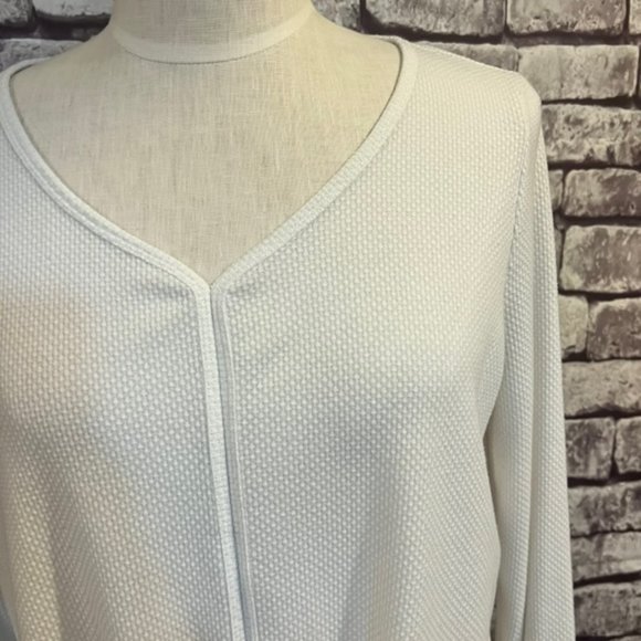 LOFT Outlet White Long Sleeve Seamed Front V-Neck Blouse Size Medium - Picture 2 of 8